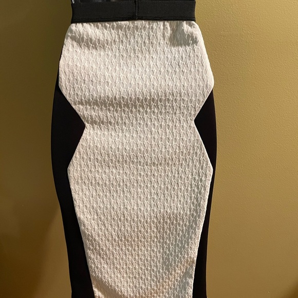 Sensational Collections Pencil Skirt - Picture 5 of 9